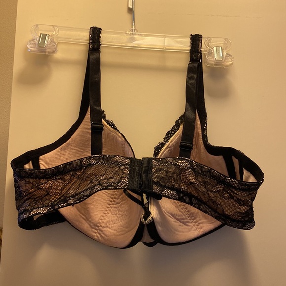 NWOT.  Fredricks of Hollywood.  Voluptuous laced black bra. - Picture 6 of 9